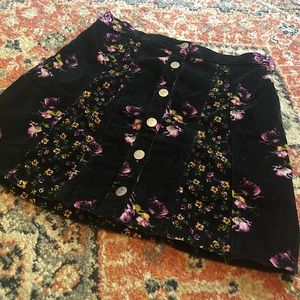 BDG Urban Outfitters Floral Mini Skirt / Size Small